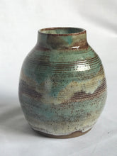 Load image into Gallery viewer, Pistachio Vase.