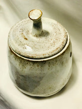 Load image into Gallery viewer, Marguerite Garlic Jar 1