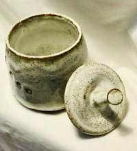 Load image into Gallery viewer, Marguerite Garlic Jar 1