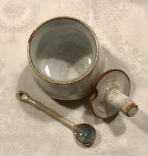 Load image into Gallery viewer, Marguerite Honey Jar