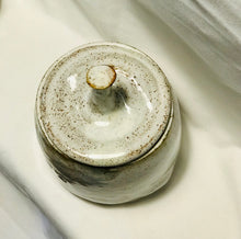 Load image into Gallery viewer, Marguerite Garlic Jar 1