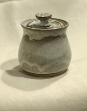 Load image into Gallery viewer, Marguerite Honey Jar