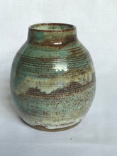 Load image into Gallery viewer, Pistachio Vase.