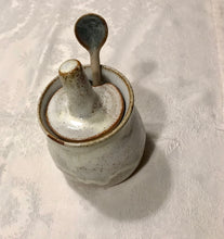 Load image into Gallery viewer, Marguerite Honey Jar